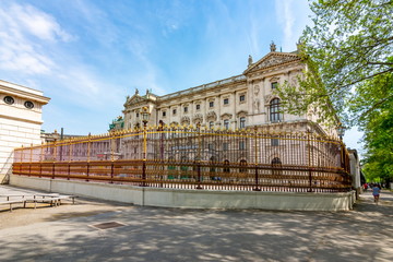 Fototapeta na wymiar Hofburg palace on Heldenplatz, Vienna, Austria