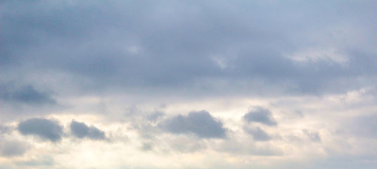 Obraz premium Winter gray blue sky at sunset and dawn