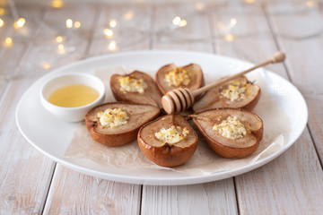 Baked pears with cheese, cinnamon, honey
