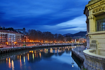 BILBAO, BASQUE COUNTRY, SPAIN.  Evening view of River Nervion (Ria del Nervion and Arenal park.