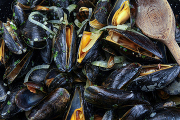 mussels cooked in the marini&egrave;re