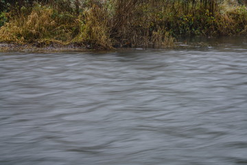 Fluss im Winter