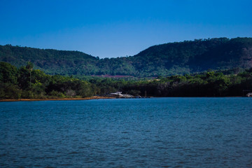 Fototapeta na wymiar lago de rifaina