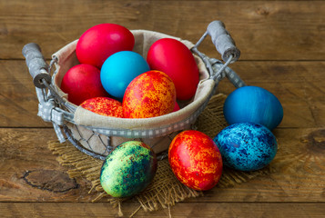 Obraz na płótnie Canvas Happy Easter, colorful eggs in a basket