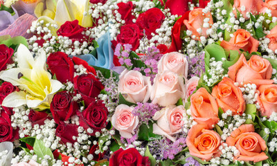 Mix fresh roses flower with droplets in bouquet at flower market,pattern background,selective focus