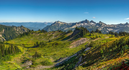 Fototapeta na wymiar The Northern Cascade Range with Mount Baker and Maple Pass
