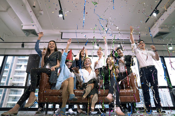 New year party in office. Business team celebrate. - obrazy, fototapety, plakaty