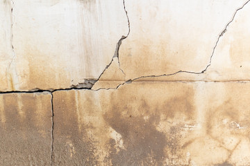 Obraz premium close up of dirty white cracked concrete wall