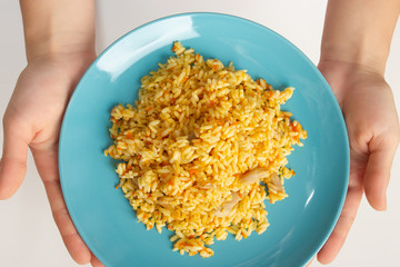 Rice with curry and chicken on a blue plate.