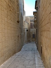 Fototapeta na wymiar Maltese streets with traditional houses in Mdina