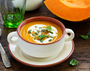 Pumpkin-carrot soup curry puree.