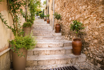 Fototapeta na wymiar Sicilian alleyway in summer