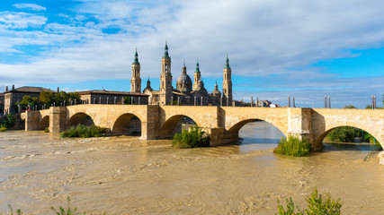 Puente de Piedra (Stone Bridge) and the Basilica of Our Lady of the Pillar in the downtown of Zaragoza, Spain