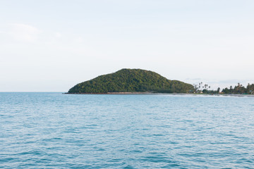 Naklejka premium Beautiful island beach at Suratthani, Thailand