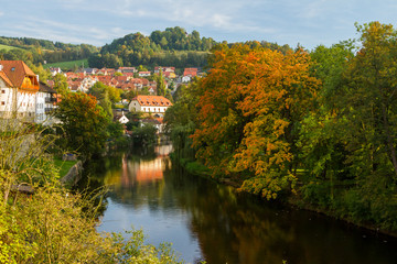 Fototapeta na wymiar Cesky Krumlov on Vltava river in autumn, Czech Republic.