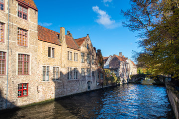 Fototapeta premium buildings along the river in brugge