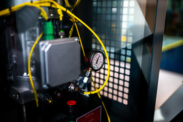 Industrial Instruments / Analoge und Digitale Anzeige / Mechatronik & Pneumatik