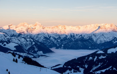 Obraz na płótnie Canvas Panoramic view Saalbach hinterglemm steinernes Meer skiing winter foggy valley