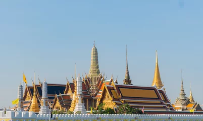 Foto op Canvas Grand Palace Bangkok view in a Sunny day. The most tourist building in Thailand and the royal family old home. © Manuel