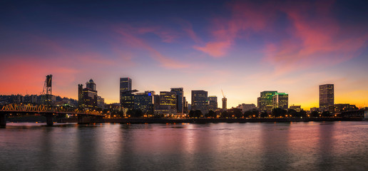 Fototapeta na wymiar Portland city skyline during early night, in Oregon, USA