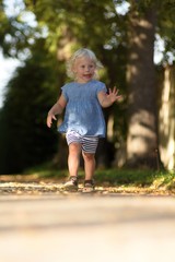 Naklejka premium Little girl outdoors in nature portrait emotion