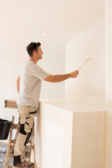 Fototapeta na wymiar Shot of professional contractor painter refurbishing the apartment