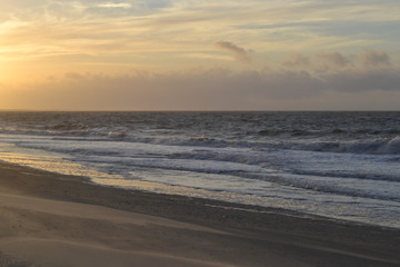 Meereswellen, Himmel, onne und Wolken, Schatten und Licht
