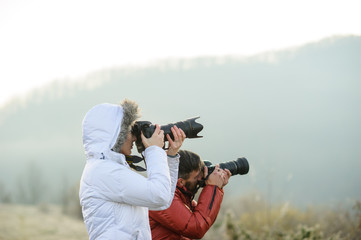 Obraz premium photographers with cameras outdoor making landscape pictures