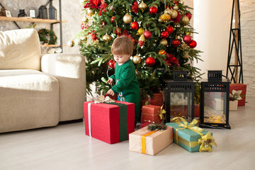 Obraz na płótnie Canvas child boy having fun with christmas tree.