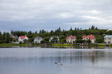 Holzhäuser am See