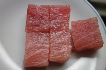 新鮮な赤いマグロの刺身