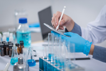 Fototapeta premium Doctors use tablets to analyze treatment outcomes and study medical science.