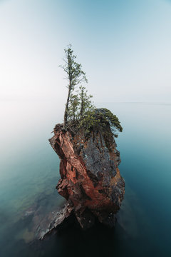 The rock at Tettegouche State Park during the summer