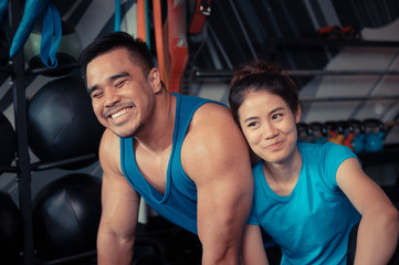 Fototapeta na wymiar Teen couples exercise in the gym