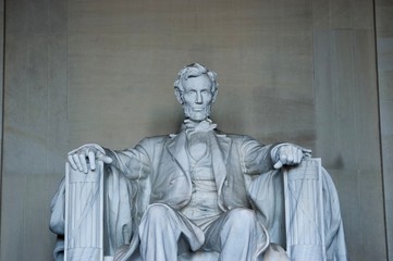 statue of abraham lincoln