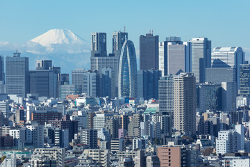 Fototapeta premium (東京都-都市風景)青空の下の富士山と新宿ビル群４
