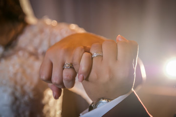 Finger tie, wedding rings