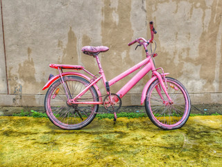 Fototapeta na wymiar vintage bicycle on a background of old wall