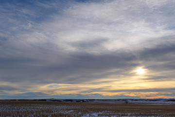 su setting on the prairies