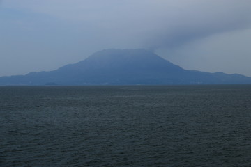 錦江湾海上から桜島を望む