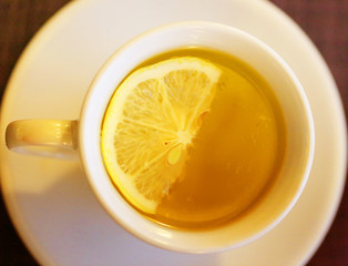 Photo macro of a Cup of tea with lemon