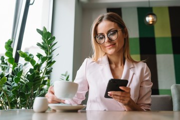 Smiling businesswoman using tablet computer coffee shop