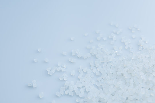 Biodegradable plastic pellets made from starch and renewable sources