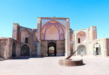 Antique sundial in front of the entrance to Jameh Mosque, Qazvin, Iran - obrazy, fototapety, plakaty