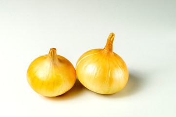 Obraz premium onion on a white background, two bulbs close-up