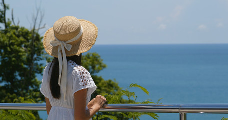 Fototapeta premium Woman tourist look at the sea ocean