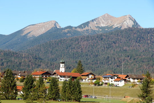 Kr&uuml;n im Isartal