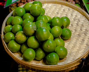 Fresh green limes in the market are rich in vitamin C, which is good for the body.