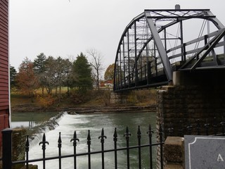 Fototapeta premium Scenic view of the historical War Eagle Bridge over the War Eagle river in Arkansas.