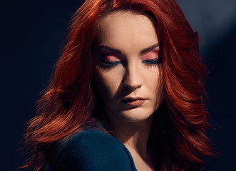 Naklejka premium Fashion portrait of beautiful luxury woman with bright stylish makeup